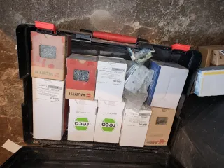 Caja de tornillos Würth y Reca