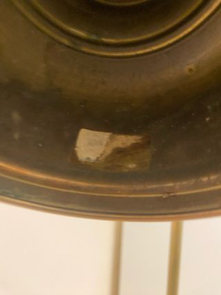 Lámpara de pie vintage dorada.