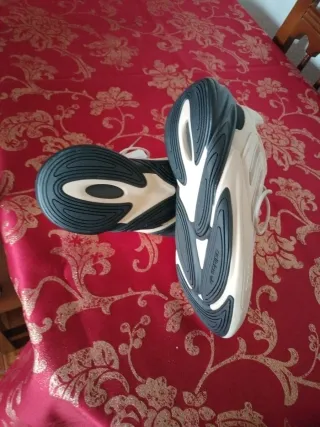 Zapatillas Adidas Ozelia Beige Talla 41