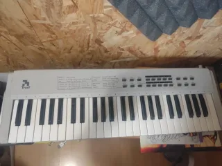 Controlador MIDI Trust 49 Teclas Blanco