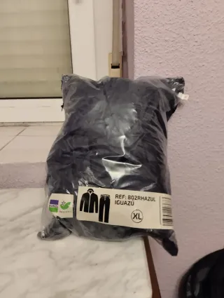 Traje de lluvia azul nuevo