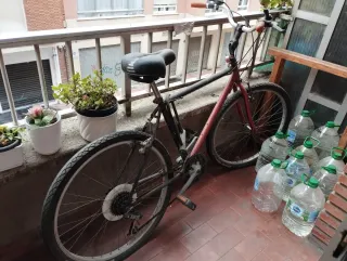 Bicicleta roja y negra