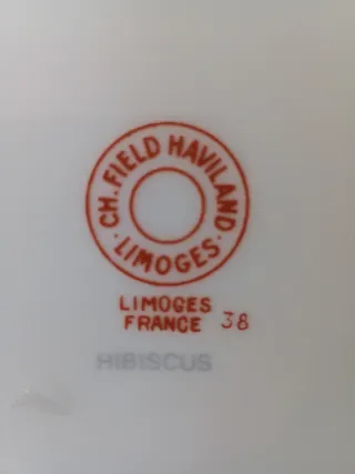 Plato de porcelana con asas y flores azules