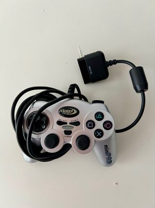Pacchetto PSP2/PS2: 2 controller + scheda di memoria 16MB