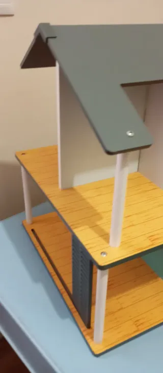 Casa de muñecas de madera