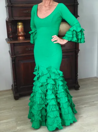 Lote 5 trajes flamenca y 3 faldas.