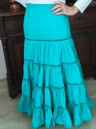 Lote 5 trajes flamenca y 3 faldas.