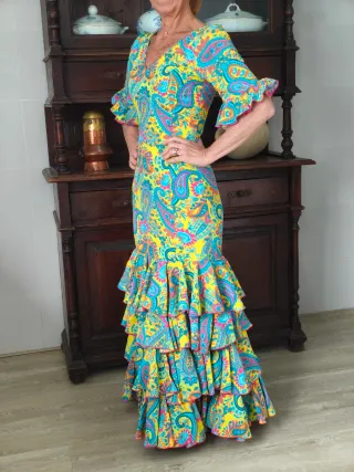 Lote 5 trajes flamenca y 3 faldas.