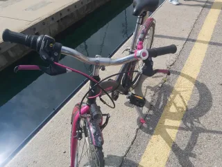 Bicicleta 24 niña Btwin negro y rosa