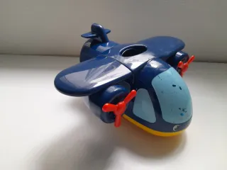 Avión infantil de carga con rampa trasera