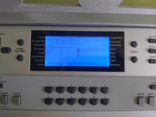 Piano eléctrico con pedal