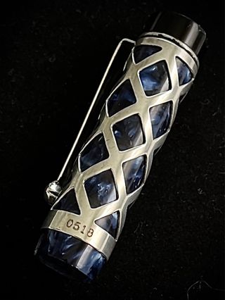 Pluma estilográfica vintage azul y plateada