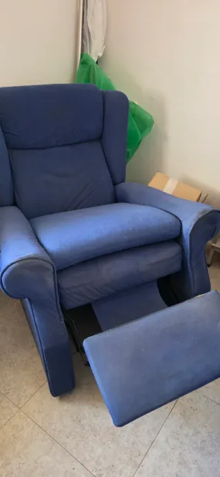 Butaca reclinable azul de tela
