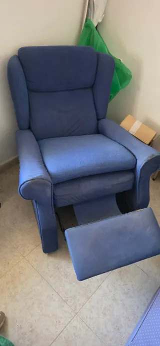 Butaca reclinable azul de tela