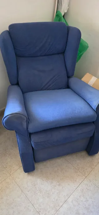 Butaca reclinable azul de tela