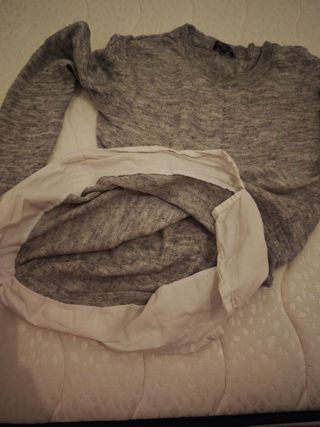 Camiseta gris y blanca mujer