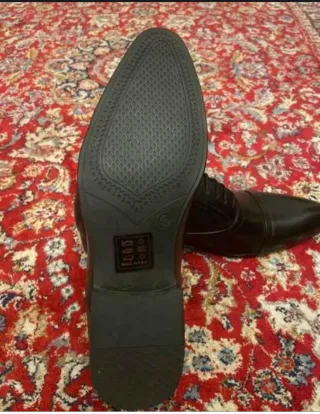 Elegantes zapatos de vestir de piel color negro