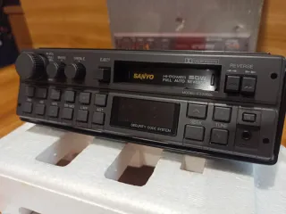 Autoradio Sanyo FT2350L anni '90