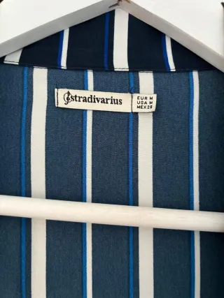 Chaqueta fina rayas Stradivarius azul y blanco