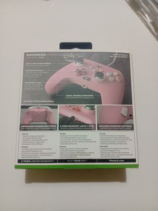 Mando PowerA Rosa Xbox Enhanced Wired en su caja