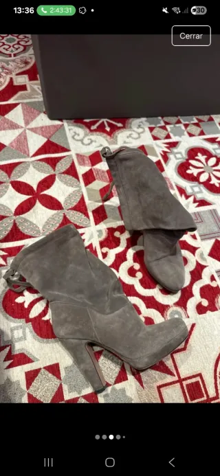 Stivali in pelle scamosciata grigi Prada