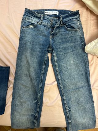 Pantalón Bershka tiro bajo azul