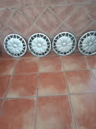 Tapacubos Ford Transit (4 unidades)