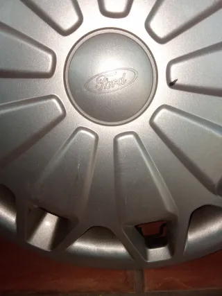 Tapacubos Ford Transit (4 unidades)