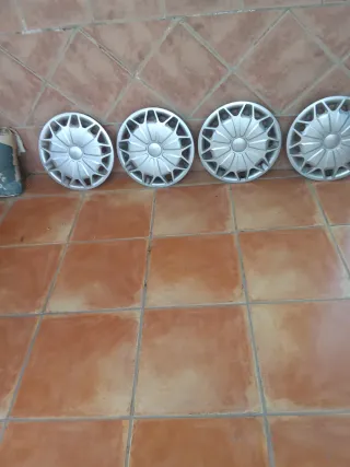 Tapacubos Ford Transit (4 unidades)