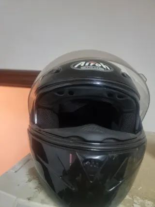 Cascos de moto Airoh y otros
