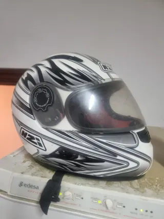 Cascos de moto Airoh y otros