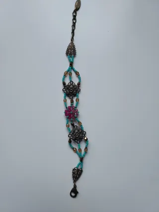 Pulsera de bisutería con abalorios