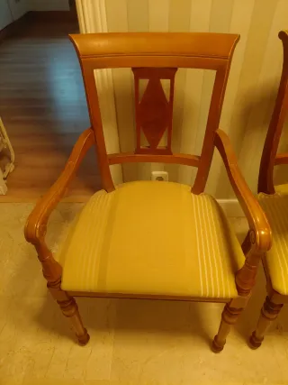 Sillas de comedor de madera y tela