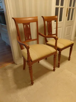 Sillas de comedor de madera y tela