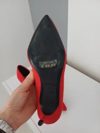 Zapatos de tacón rojos