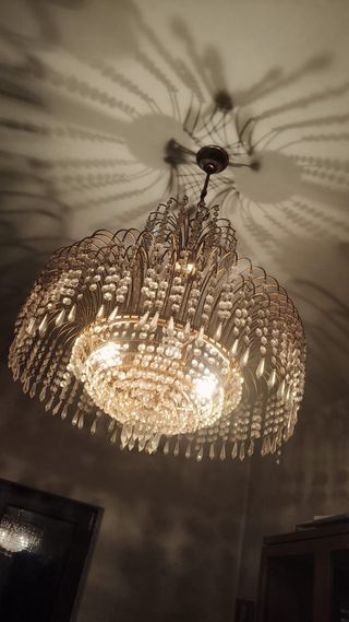 Lampadario ottone e pietre simil cristallo