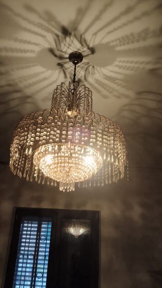 Lampadario ottone e pietre simil cristallo