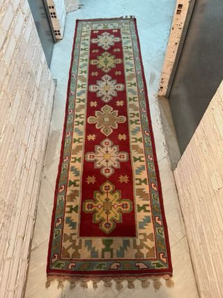 Alfombra persa de lana roja y beige