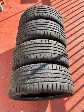 Neumático Bridgestone 225/40/18 98 de vida (2025)