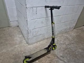 Patinete Decathlon con freno delantero y trasero