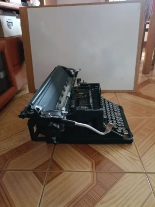 Máquina de escribir Hispano Olivetti