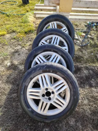 Llantas Renault con gomas 205/60R16