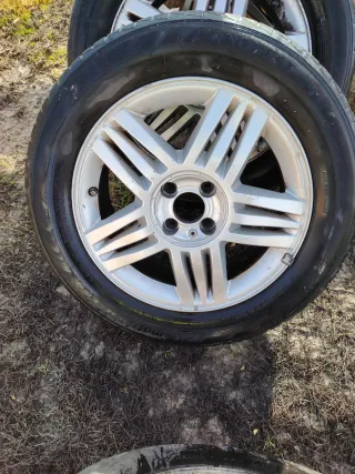 Llantas Renault con gomas 205/60R16