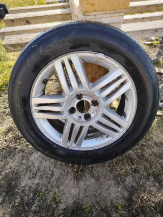 Llantas Renault con gomas 205/60R16