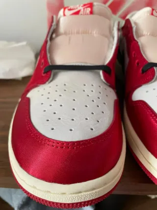 Jordan 1 Low Rojo/Blanco Talla 42