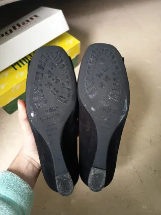 Zapatos negros de cuña con lazo