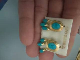 Pendientes de oro. Sarcillos. Corales