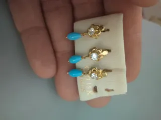 Pendientes de oro. Sarcillos. Corales
