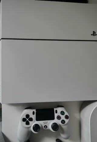 PS4 Bianca (PlayStation 4)