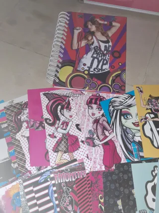 Postales Monster High + regalo libreta patito feo